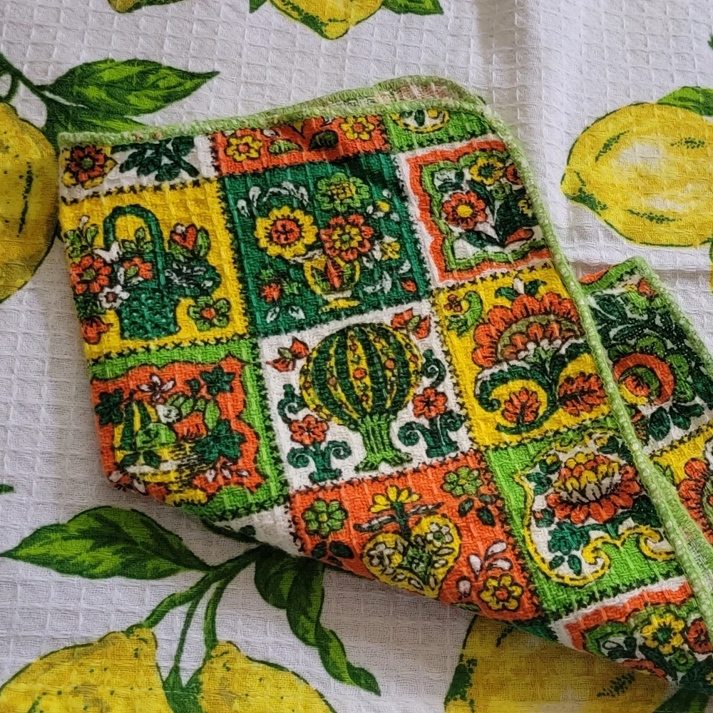 1970s Day Glo Wash Cloth Vintage Linens Washrag 60s, 70s green towel